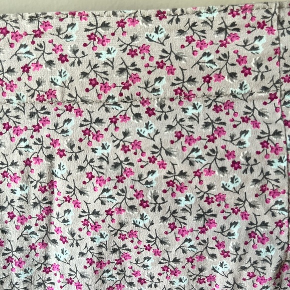 Gap floral pencil skirt with slits on each side! - Picture 2 of 3